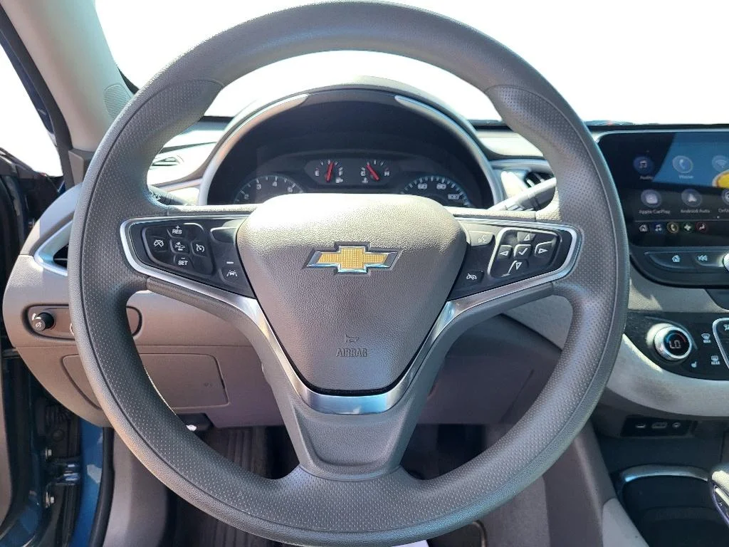 Used 2025 Lakeshore Blue Metallic Chevrolet LT image 18