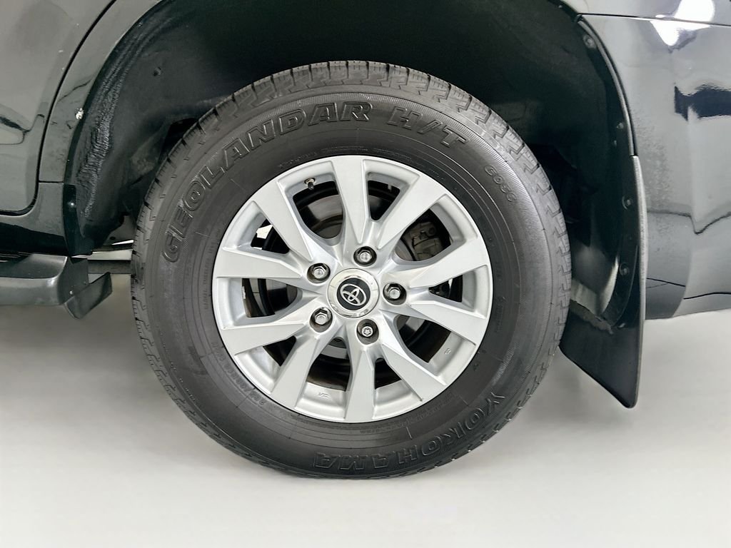 Used 2019 Midnight Black Metallic Toyota Base image 30