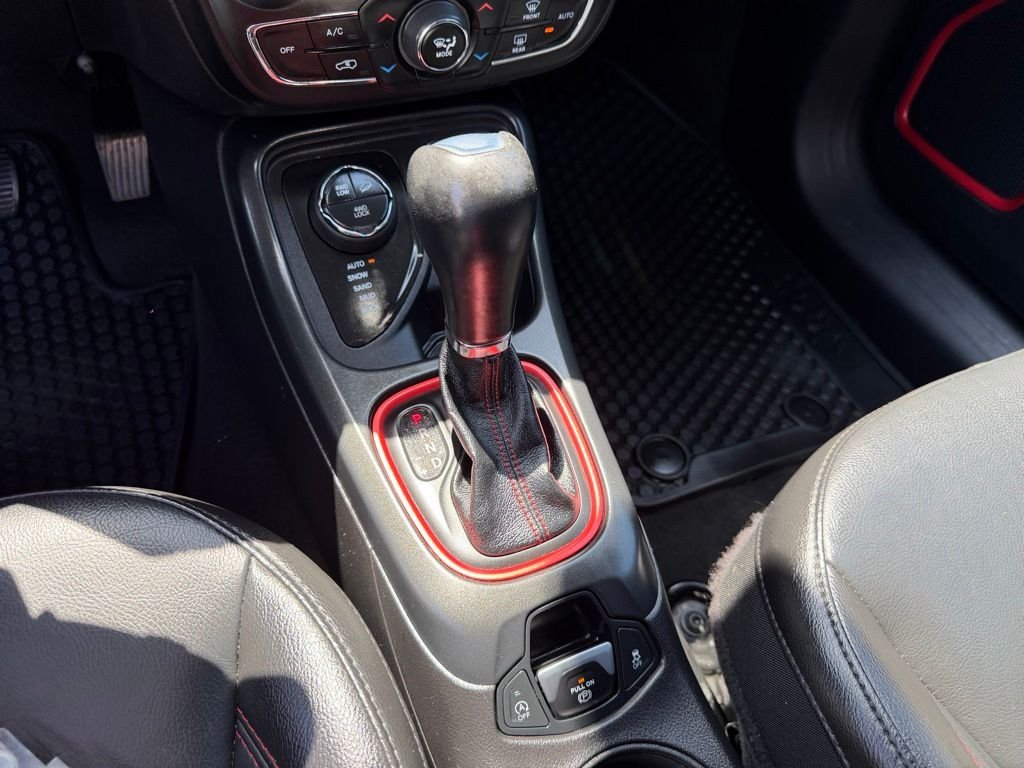 Used 2020 Silver Jeep Trailhawk image 24