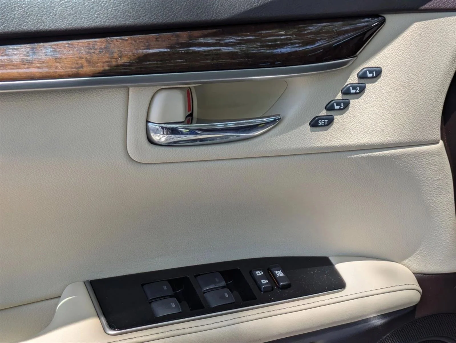 Used 2017 Nightfall Mica Lexus ES 350 image 2