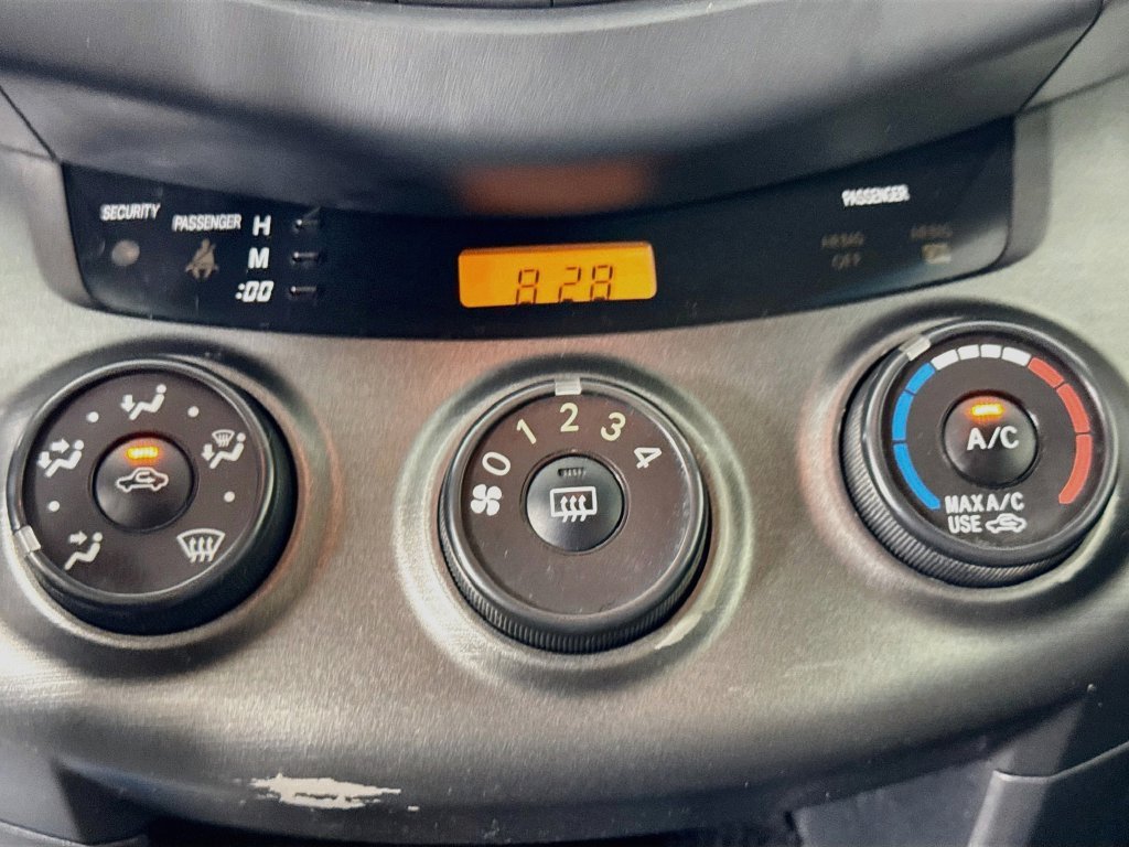 Used 2011 Classic Silver Metallic Toyota Base image 18