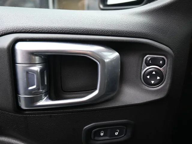 Used 2023 Black Jeep Mojave image 22