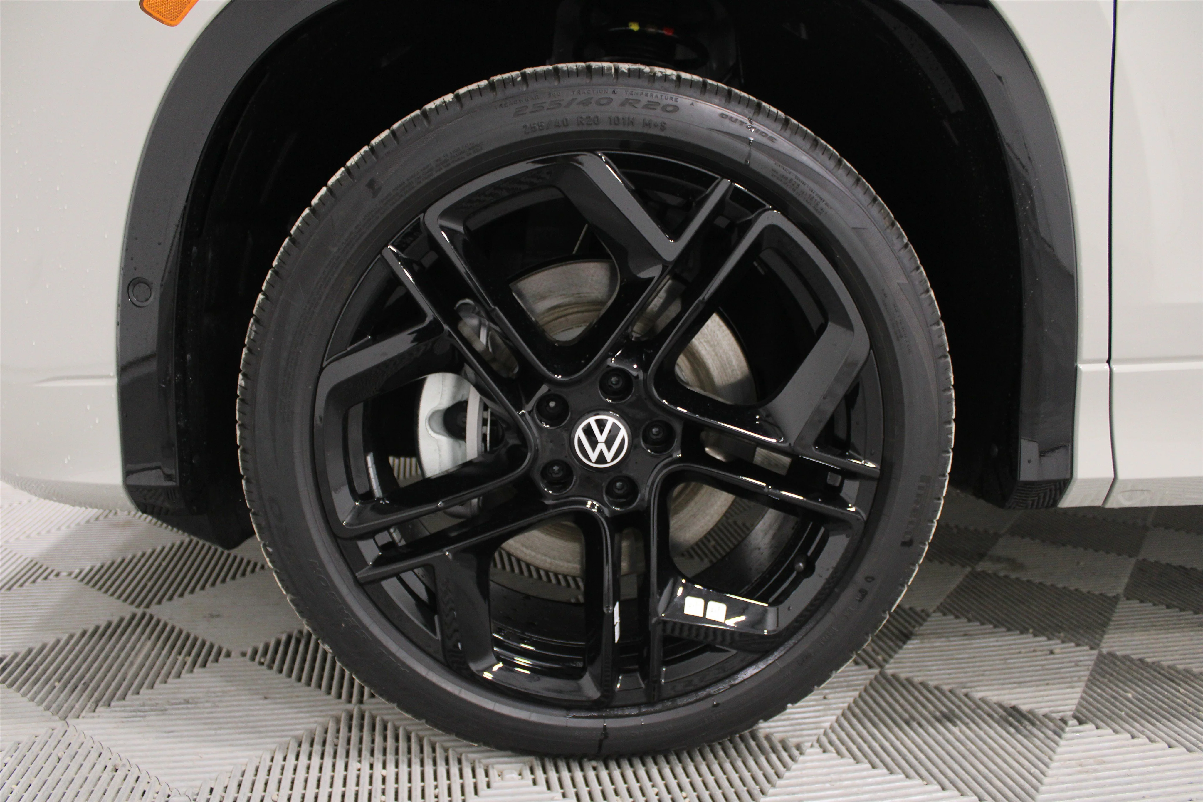 New 2026 Sandstone Volkswagen SE R-Line Black image 32