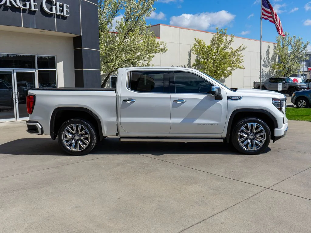 Used 2024 White GMC Denali image 8