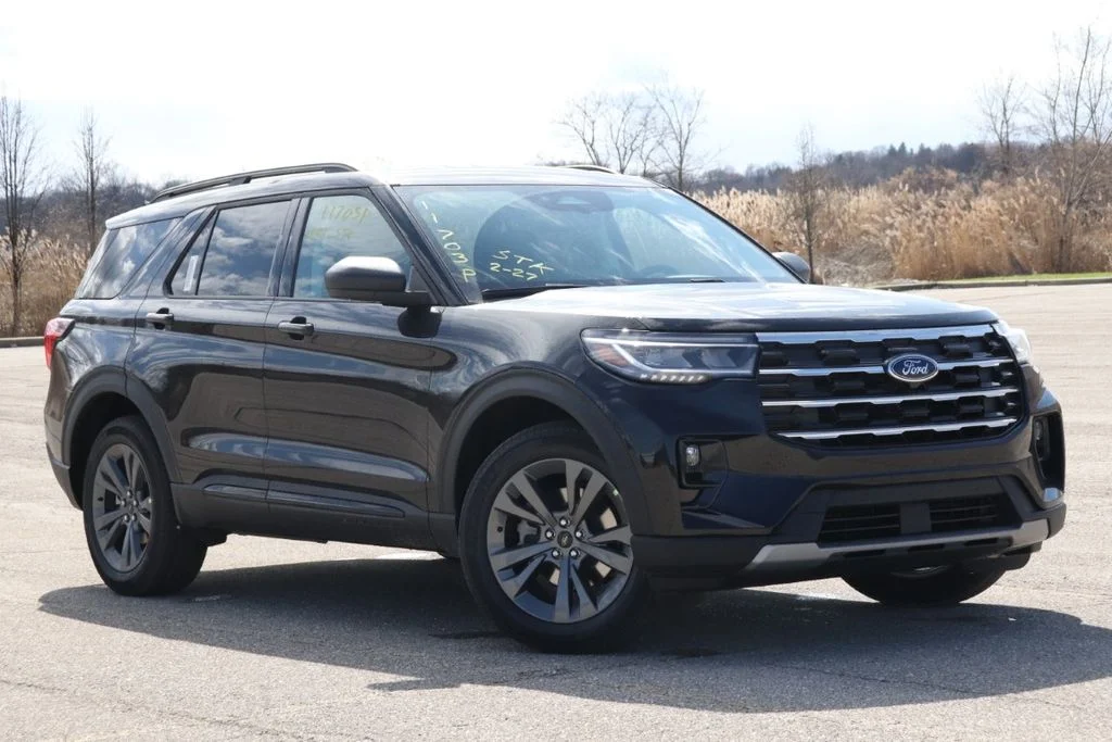 New 2026 Agate Black Metallic Ford Active image 2