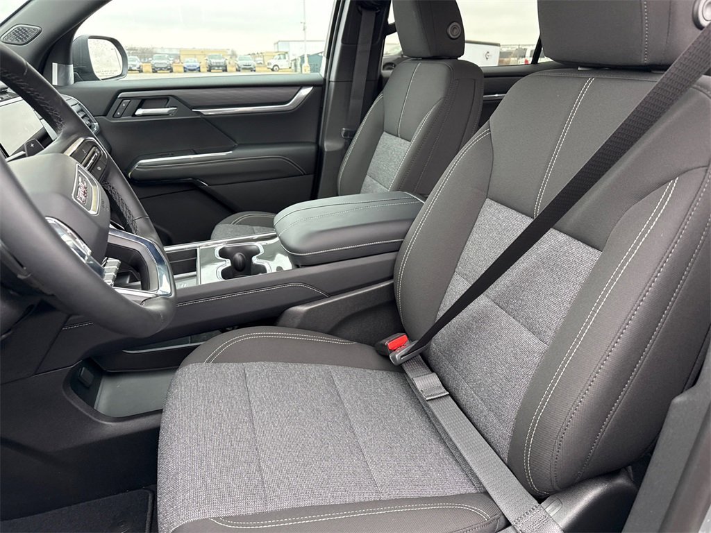 2026 GMC ACADIA - Image 15