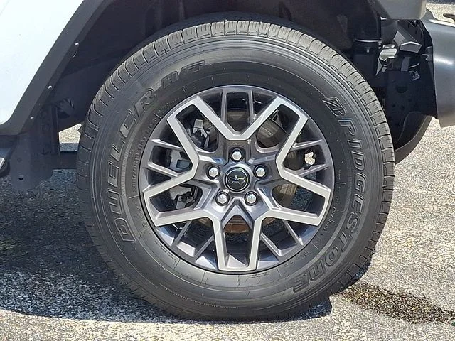 Used 2025 White Jeep Sahara image 8