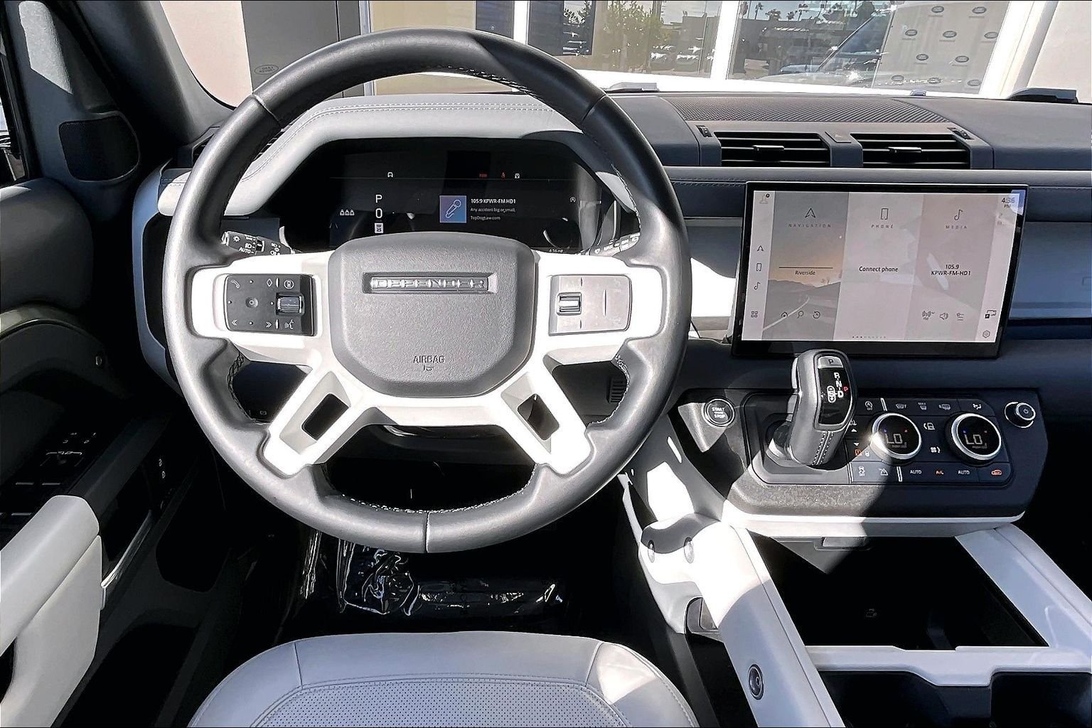 Used 2025 Green Land Rover X-Dynamic SE image 5