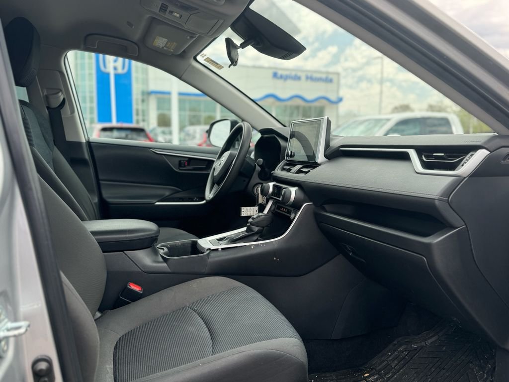 2023 Toyota RAV4 LE - Photo 22