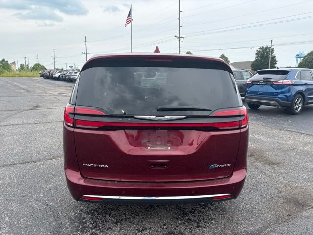 Used 2022 Red Chrysler Limited image 8