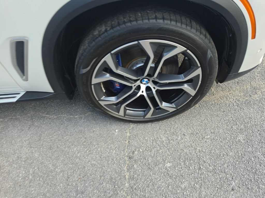 Used 2020 White BMW xDrive40i image 17
