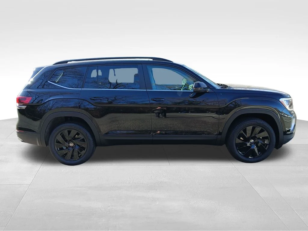 New 2026 Black Volkswagen 2.0T SE w/Technology image 6