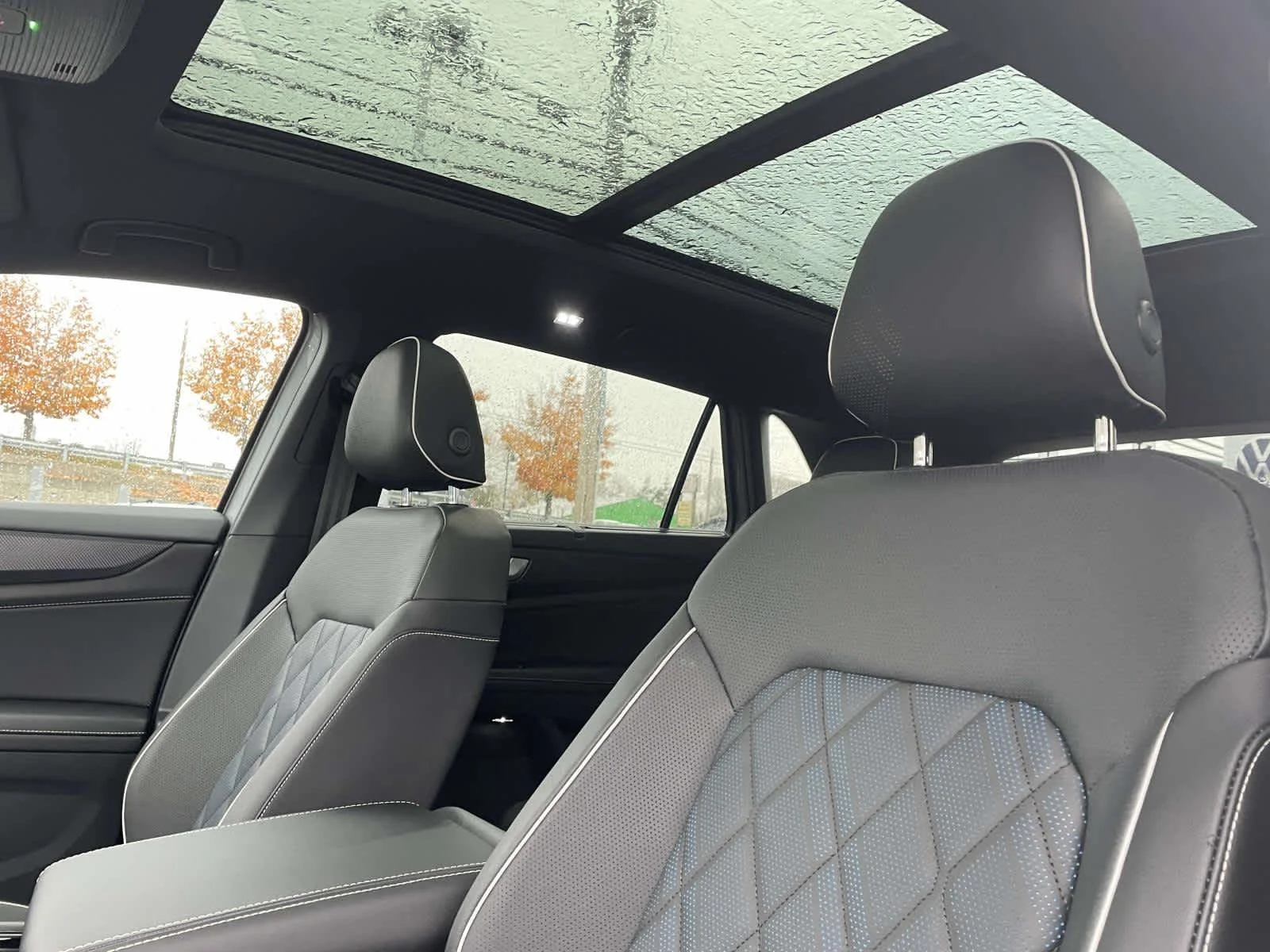 New 2026 Q3Q3/Silver Volkswagen 2.0T SEL Premium R-Line image 14
