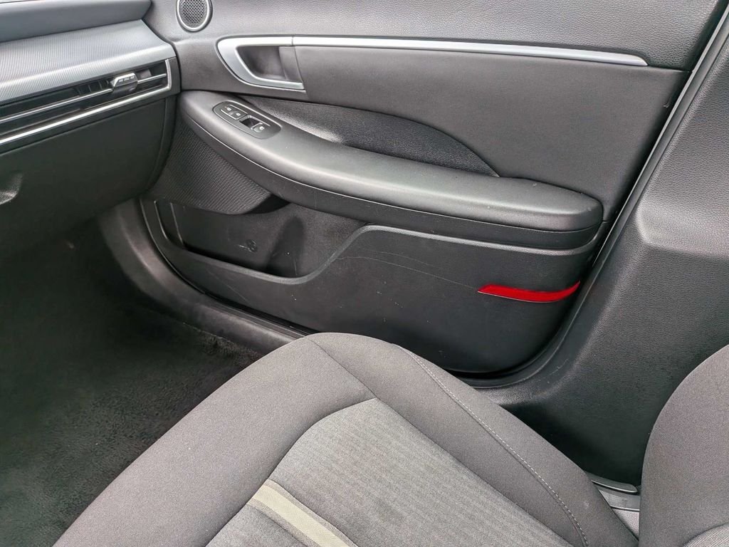 Used 2025 Silver Hyundai SEL image 22