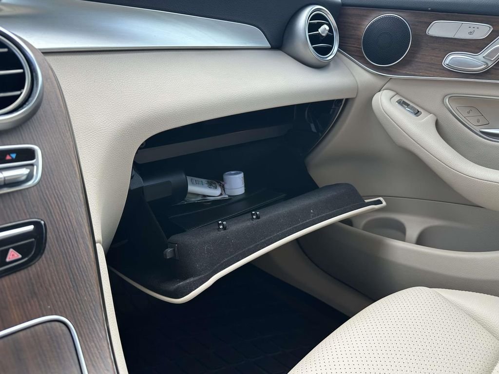 Used 2022 White Mercedes-Benz GLC 300 image 18