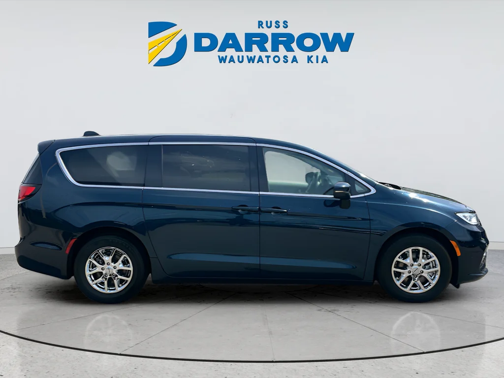 Used 2023 Blue Chrysler Touring L image 6