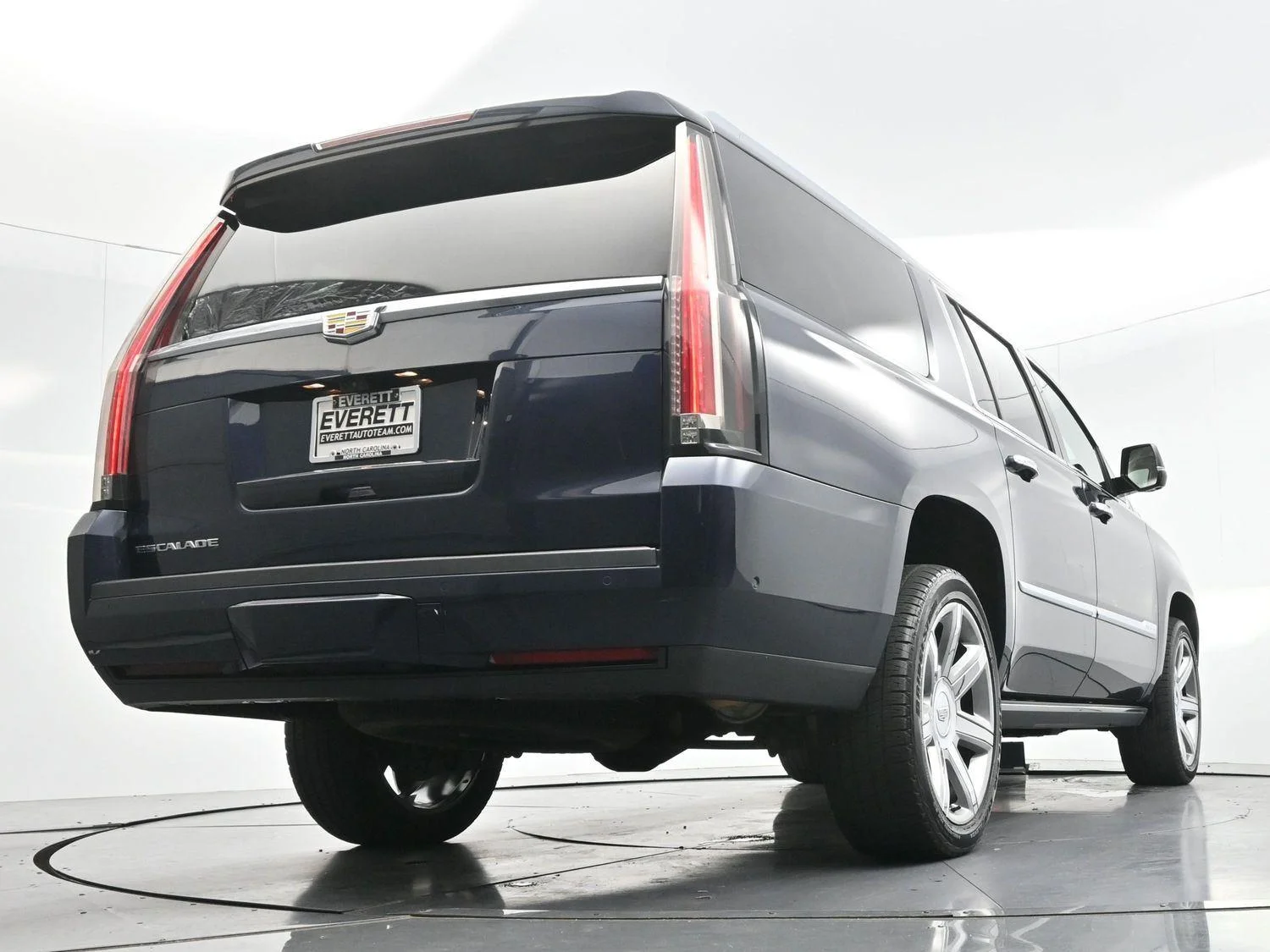 Used 2019 DARK ADRIATIC BLUE METALLIC Cadillac Premium Luxury image 53