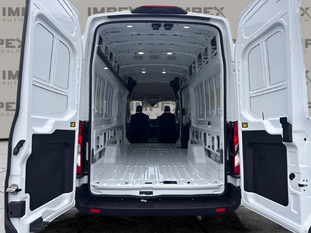 Used 2025 White Ford Base image 24