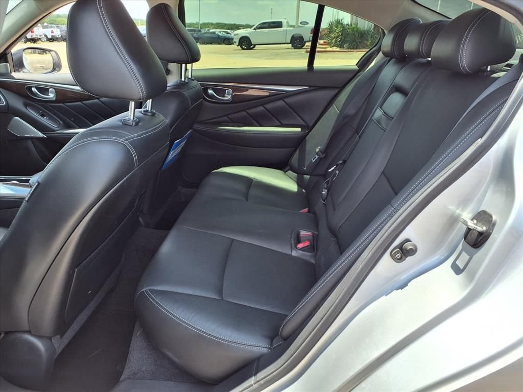 Used 2018 Silver INFINITI 3.0t LUXE image 11