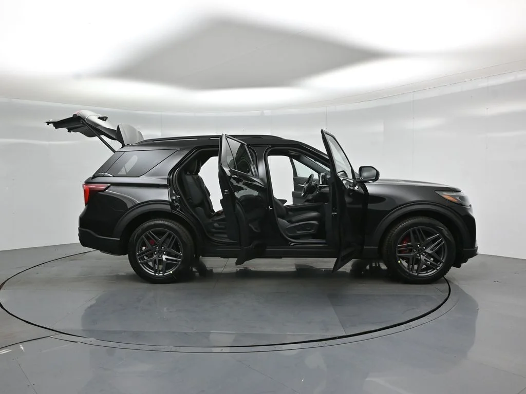 New 2026 Agate Black Metallic Ford ST image 4