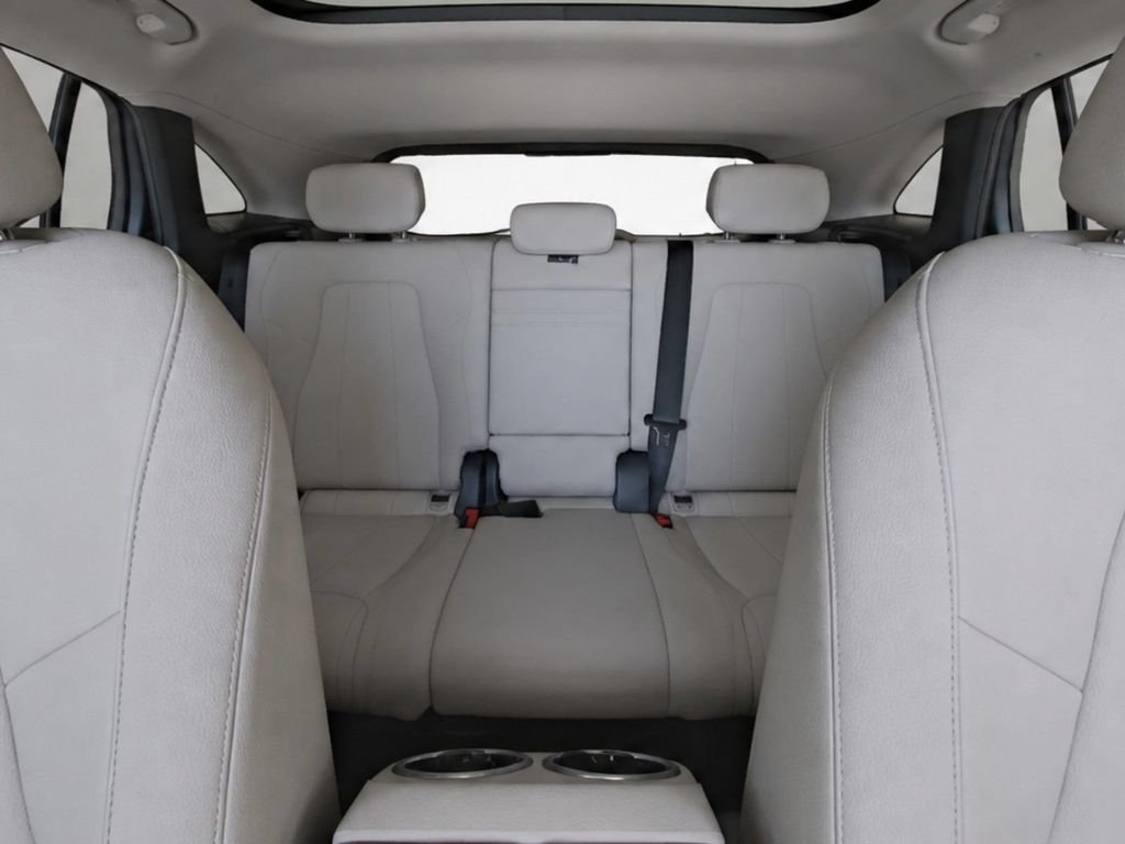 Used 2021  Mercedes-Benz GLA 250 image 30