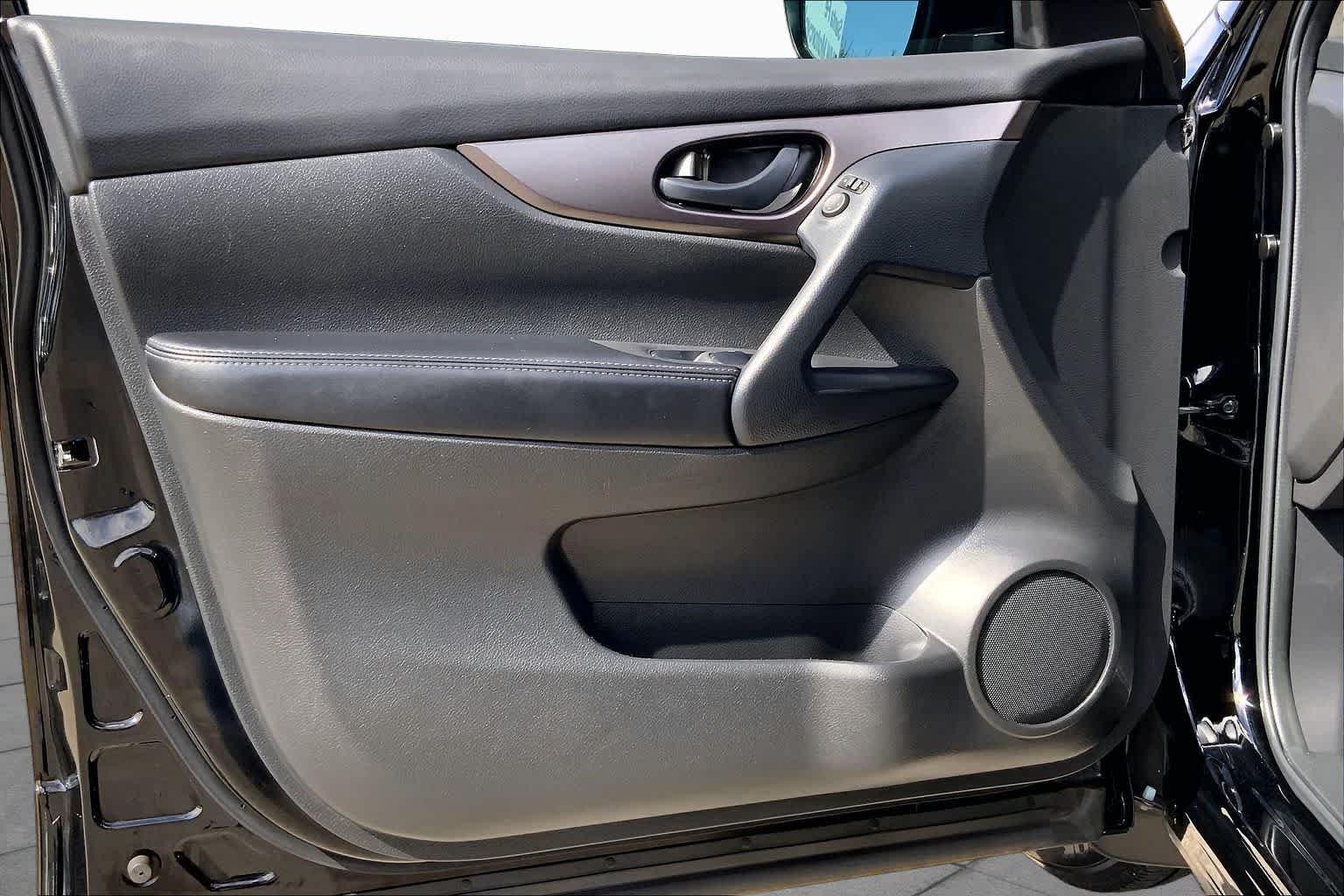 Used 2020 Magnetic Black Pearl Nissan S image 20