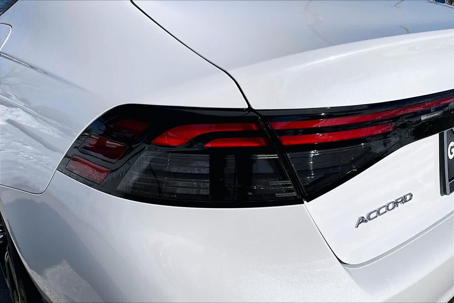New 2026 Platinum White Pearl Honda SE image 14