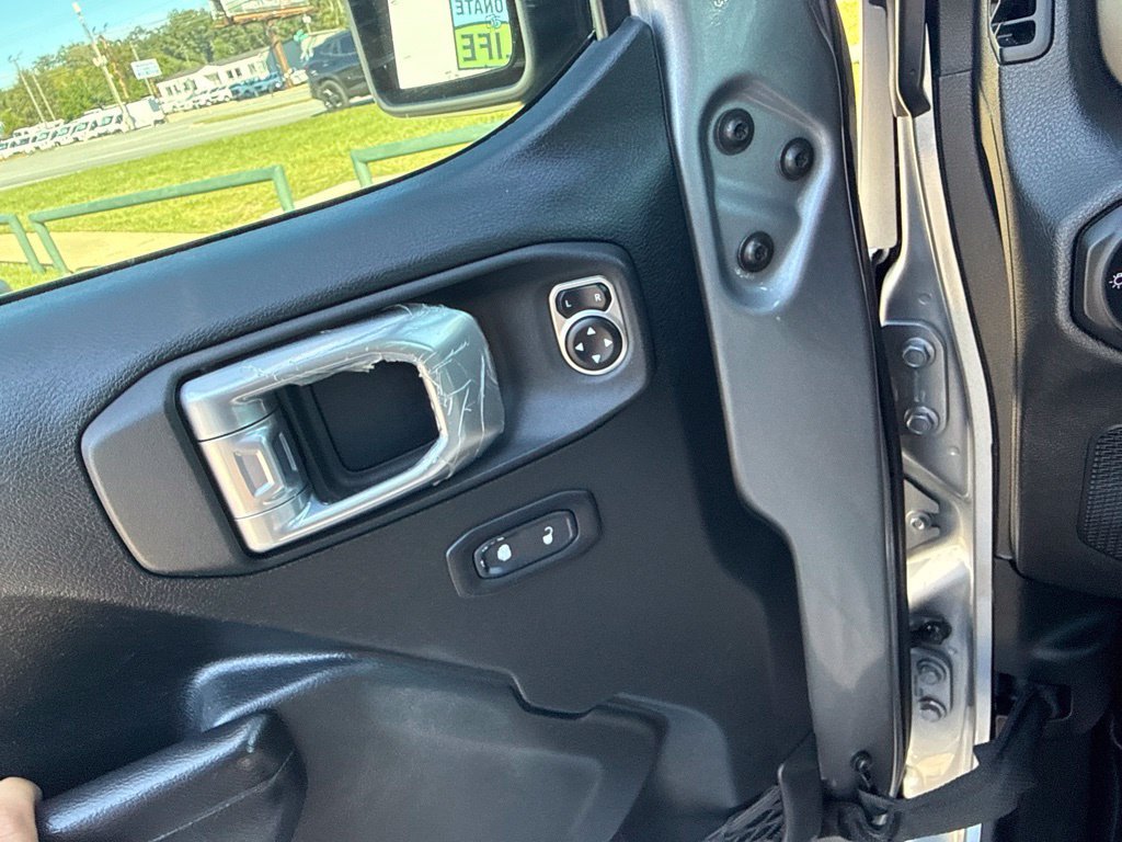 Used 2021 Silver Jeep Unlimited Sport S image 12