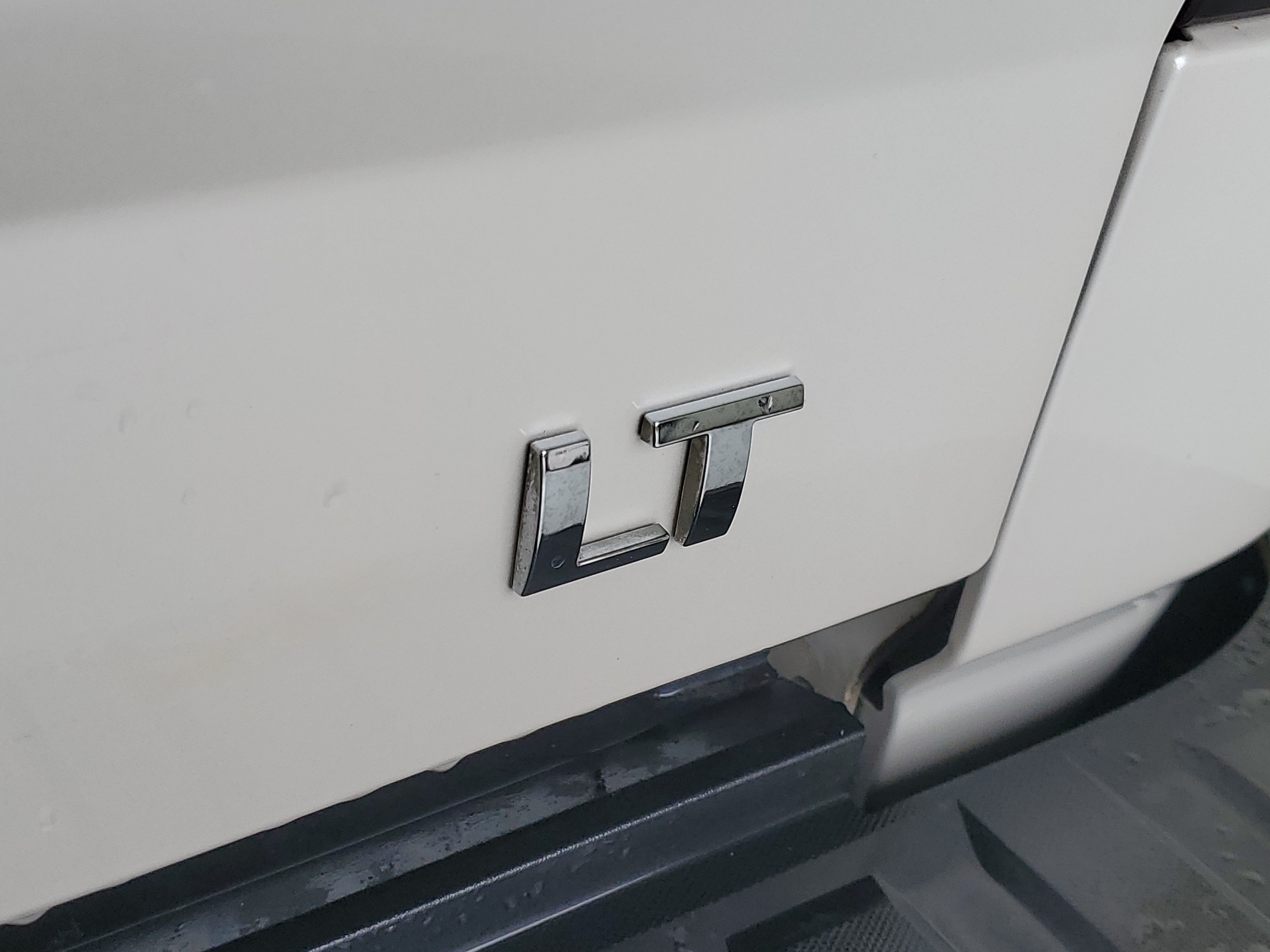 Used 2015 White Diamond Pearl Chevrolet LT image 10