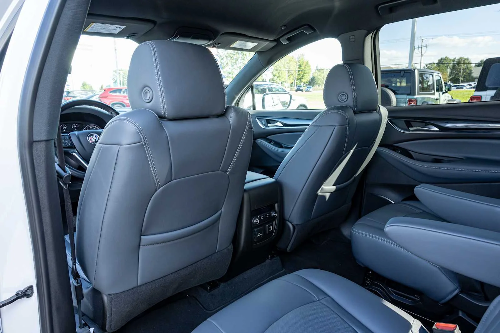 Used 2024 White Frost Tricoat Buick Essence image 32