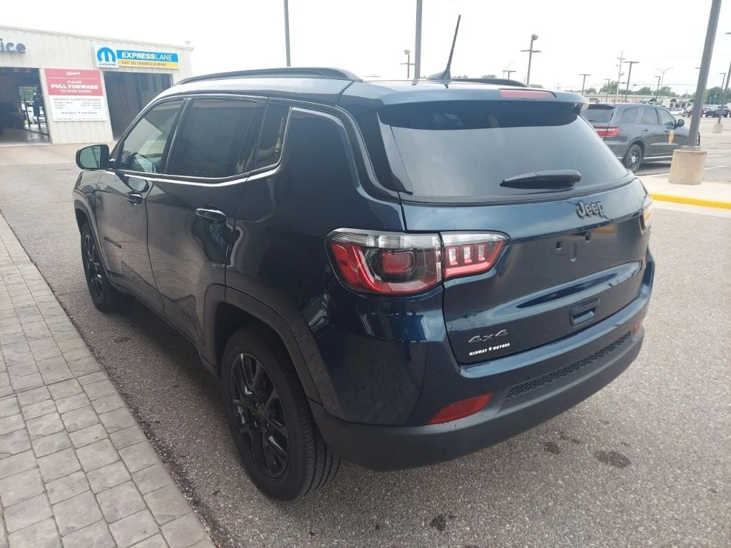 New 2026 Fathom Blue Pearl Coat Jeep Latitude image 5