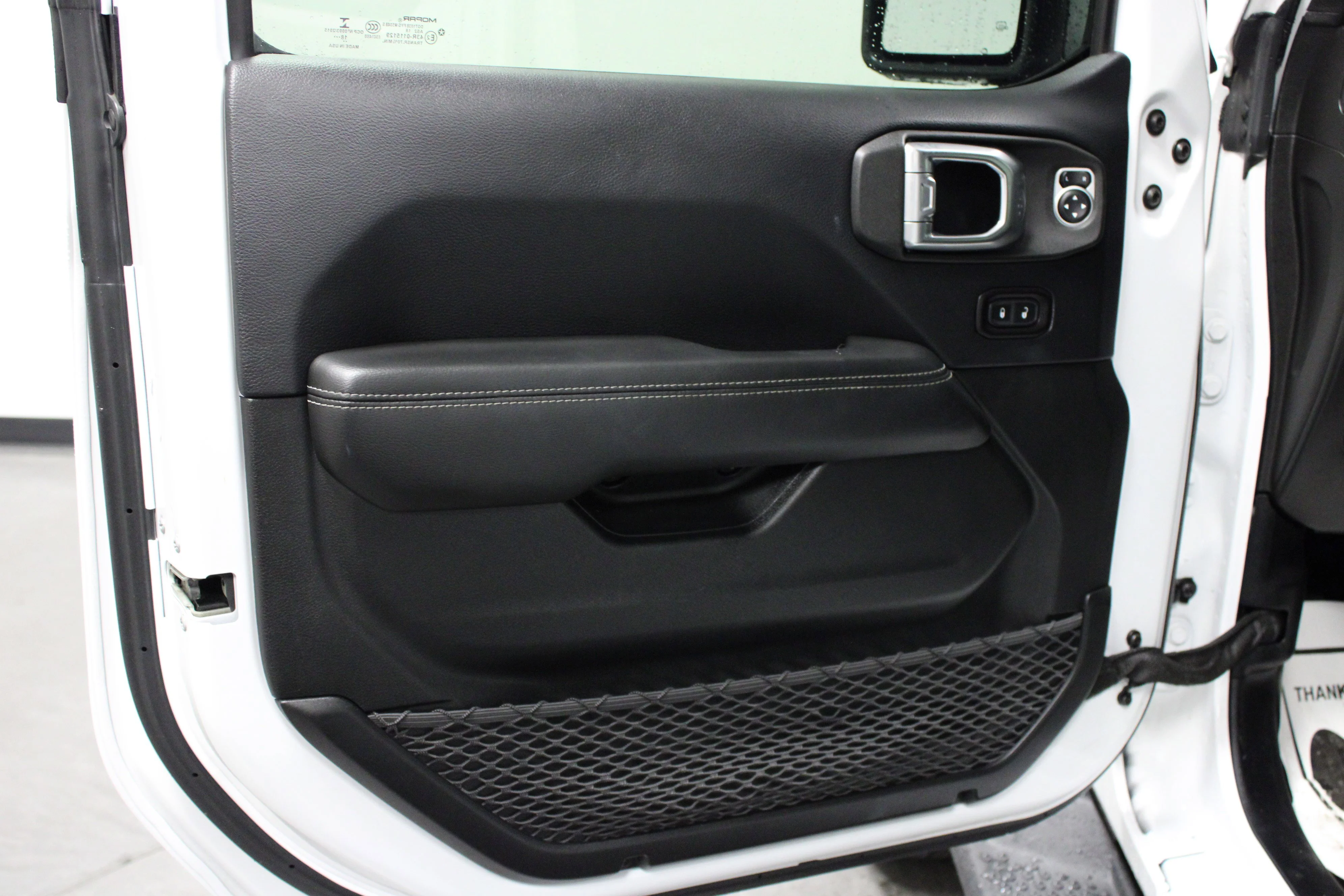 Used 2019 Bright White Clearcoat Jeep Sahara image 11