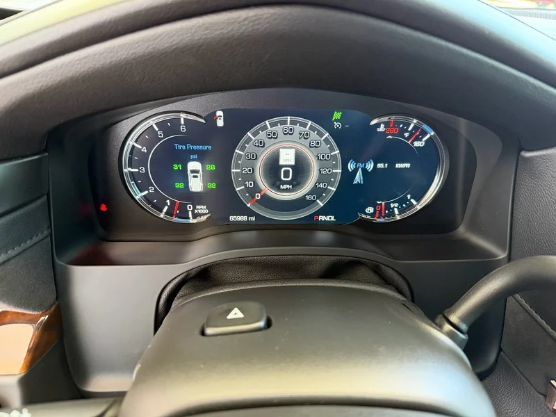 Used 2020 RADIANT SILVER METALLIC Cadillac Luxury image 9