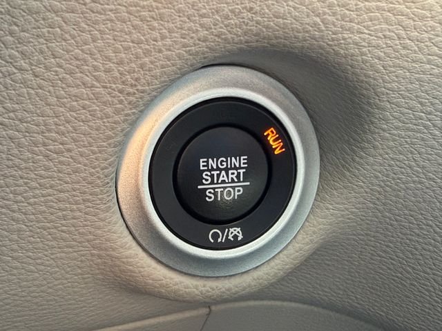 Used 2024 White Chrysler Select image 26