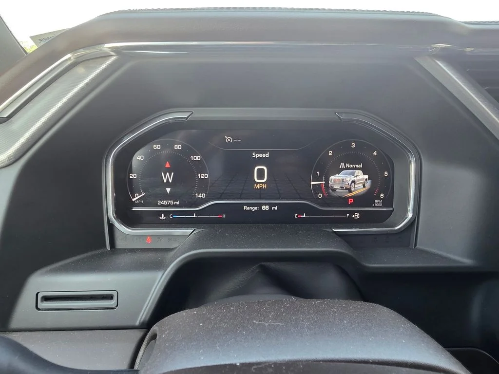Used 2024 White GMC Denali image 20