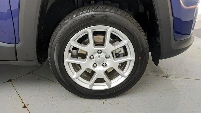 Used 2020 Blue Jeep Latitude image 25