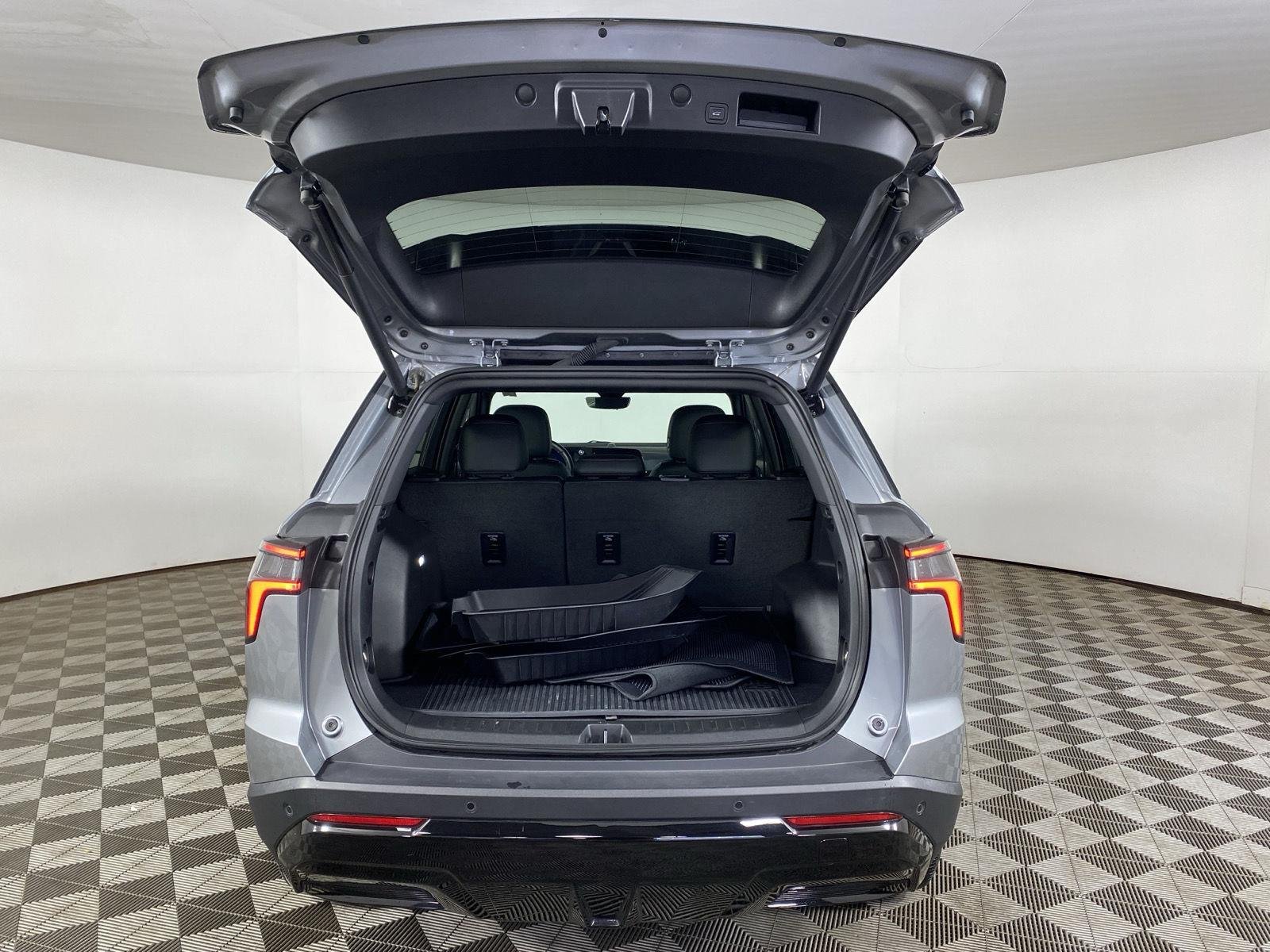 Used 2026 Sterling Gray Metallic Chevrolet AWD RS image 28
