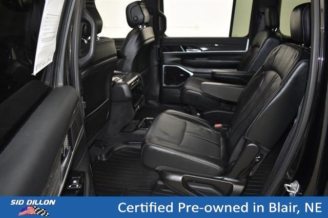Used 2022 Diamond Black Crystal Pearlcoat Jeep Series III image 9
