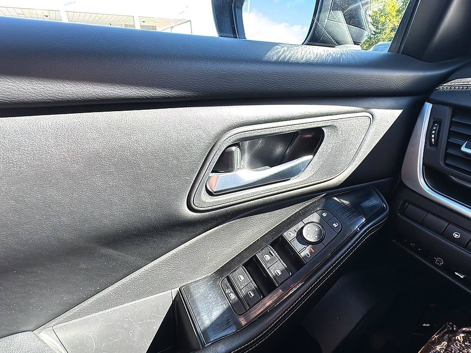 Used 2025 Super Black Nissan SV image 15