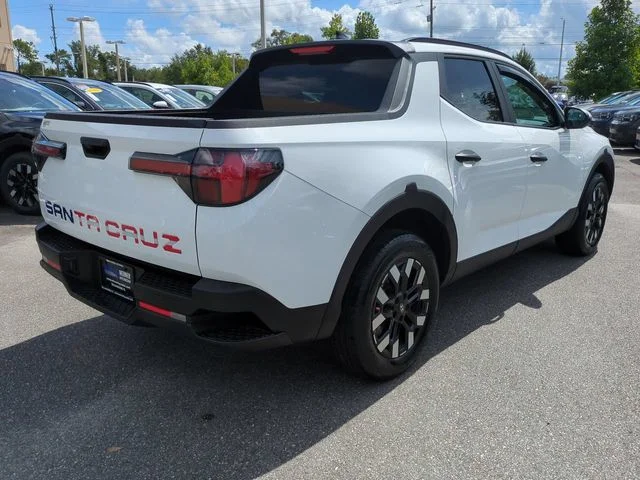Used 2025 White Hyundai SEL image 5