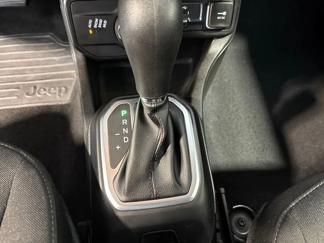 Used 2023 Alpine White Jeep Latitude image 12