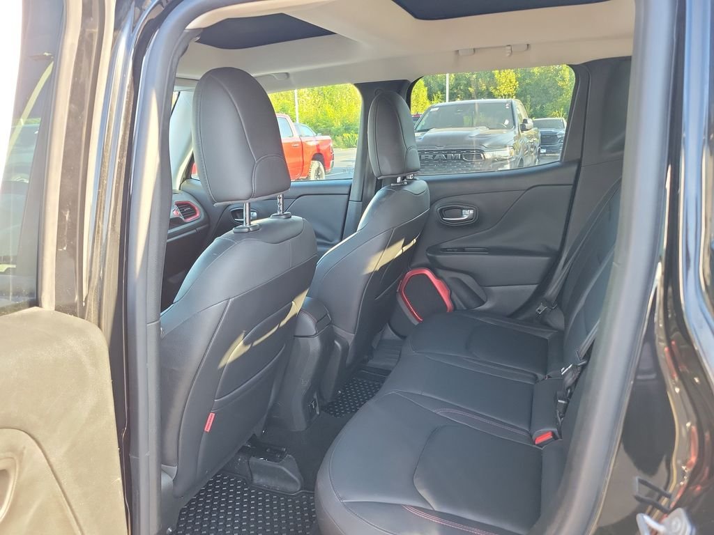 Used 2016 Black Jeep Trailhawk image 12