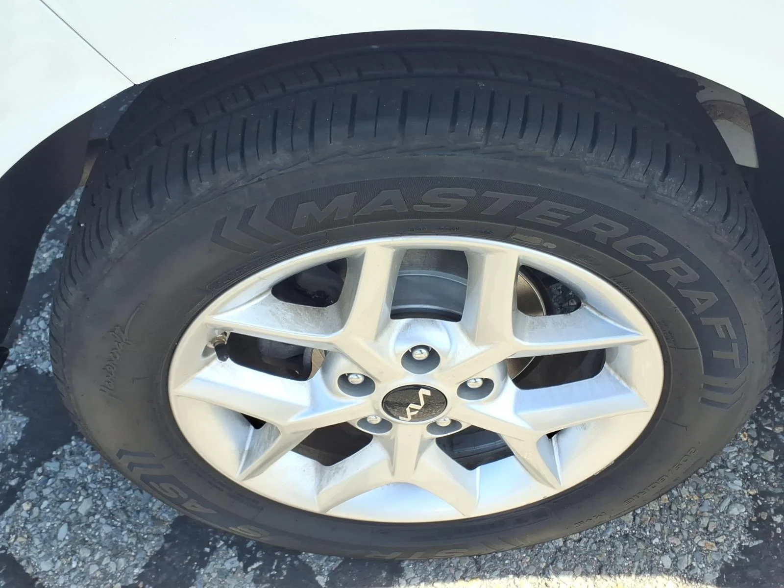 Used 2024 Snow White Pearl Kia LX image 11