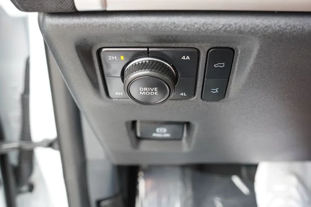Used 2025 White Ford Active image 28