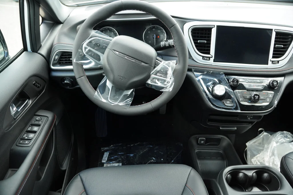 New 2027 White/off-white Chrysler Select image 14