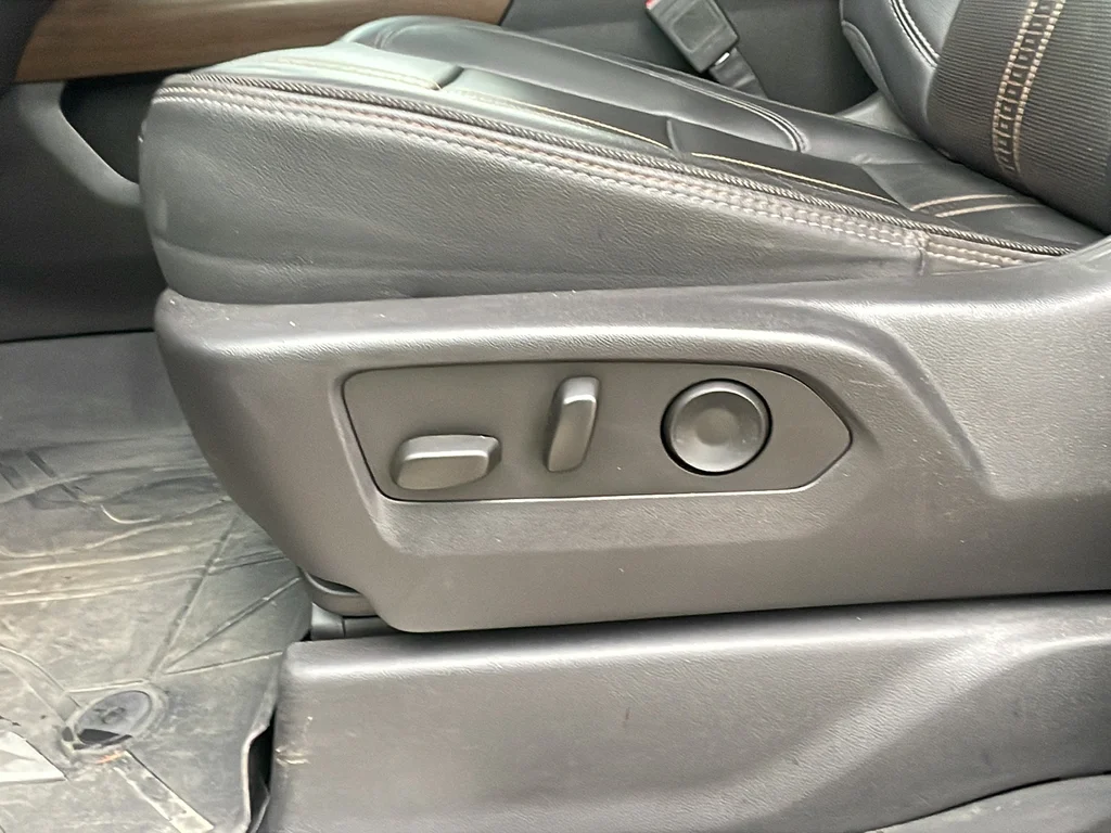 Used 2024 Black Chevrolet High Country image 33