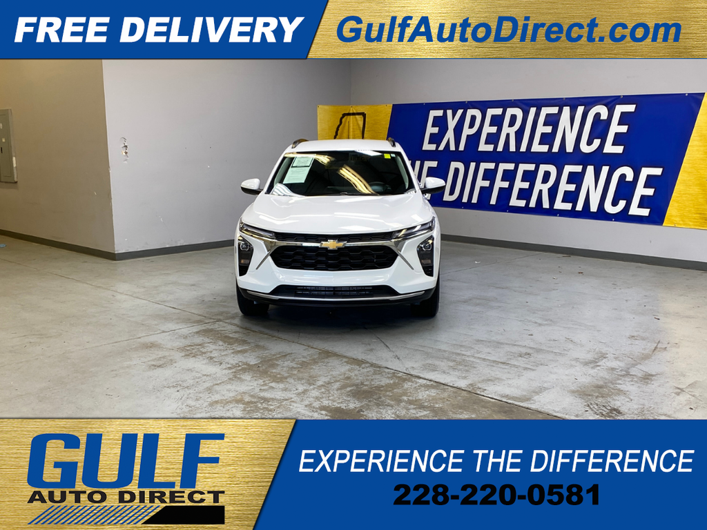 Used 2025 White Chevrolet LT image 3