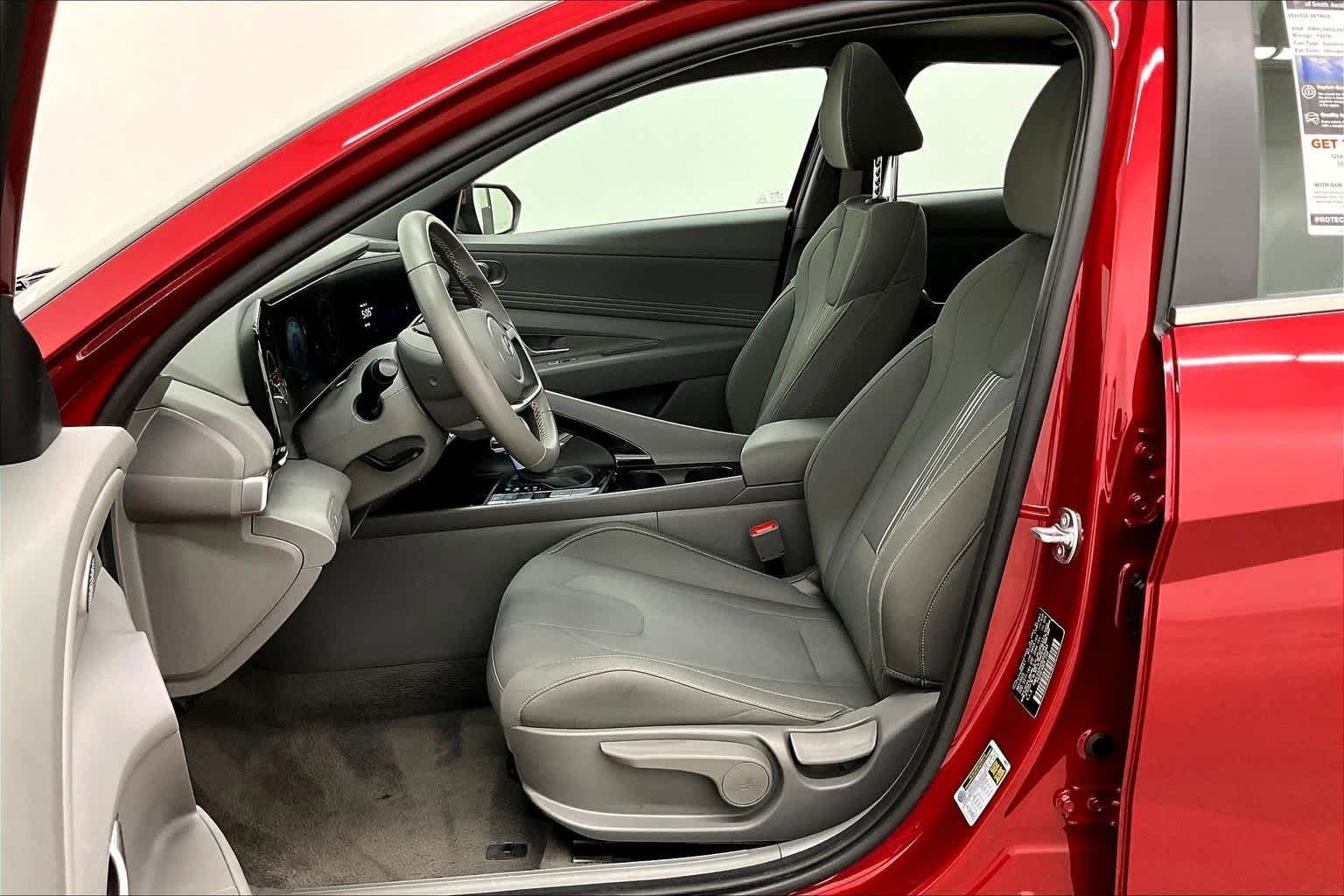 Used 2025 Ultimate Red Hyundai SEL Convenience image 8