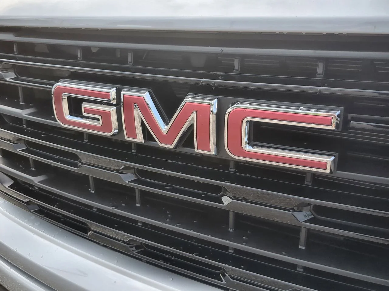 New 2026 Summit White GMC Elevation image 30