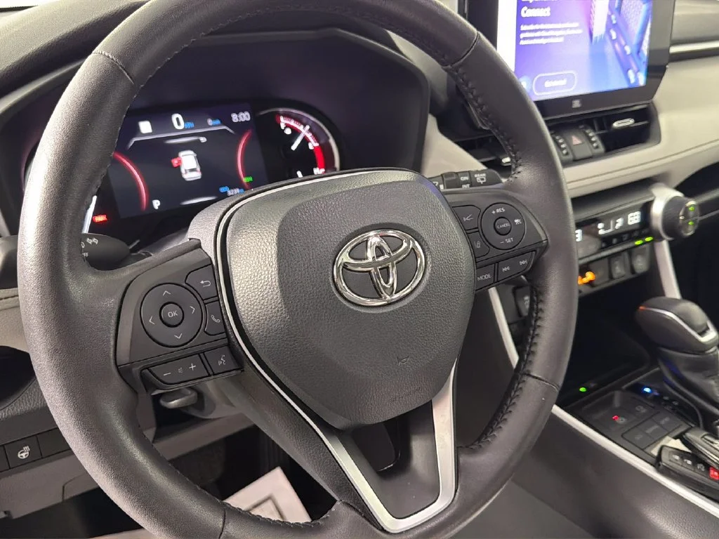 Used 2023  Toyota XLE Premium image 22